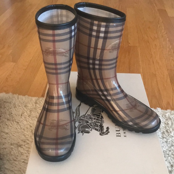 Burberry Shoes - Women’s Burberry rainboots